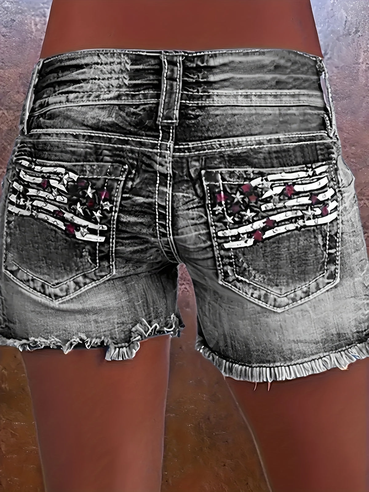 2026 New Women's Embroidered Distressed Denim Shorts - High-Elasticity Star Pattern Shorts with Patchwork Details & Raw Hem