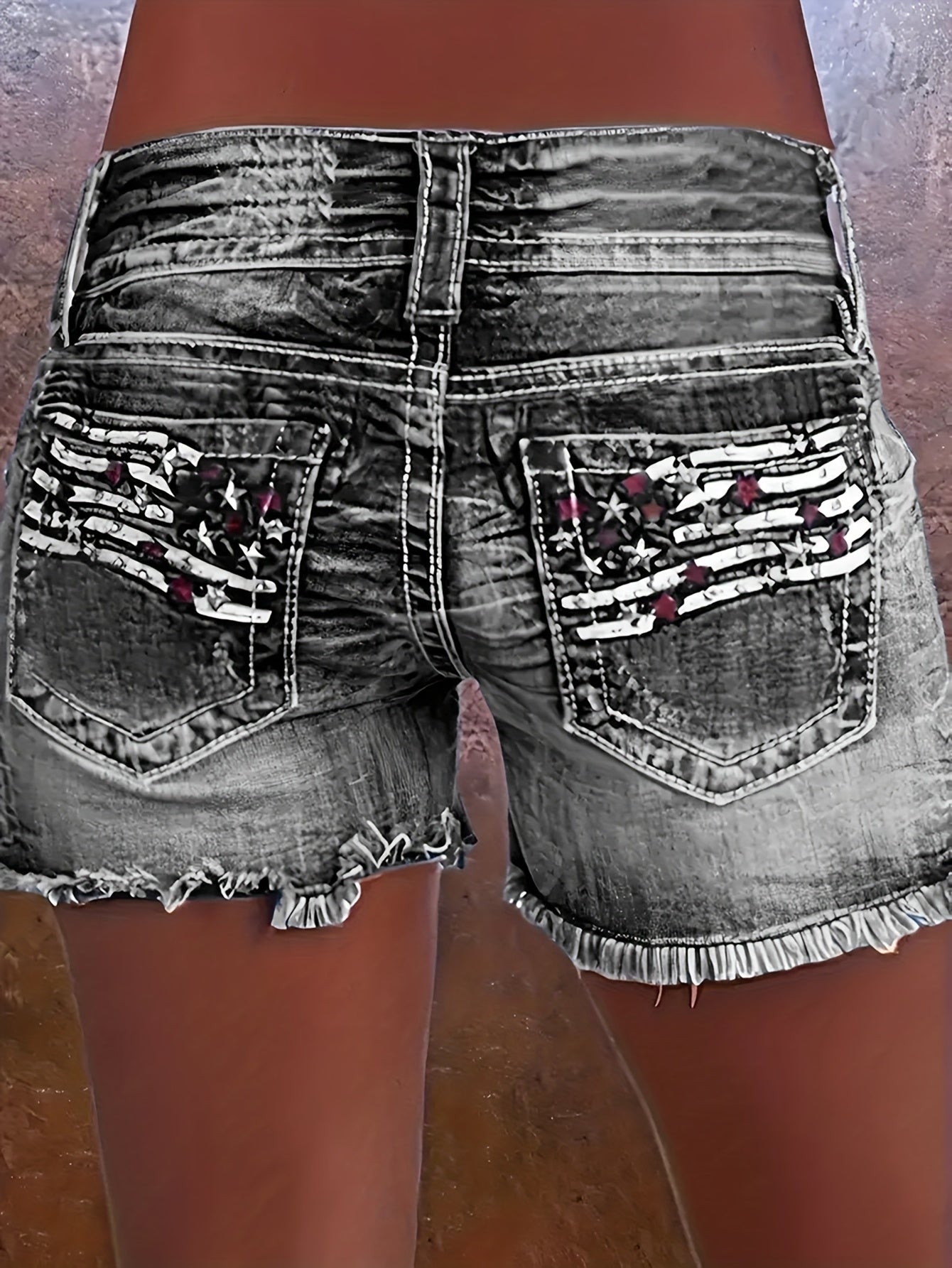 2026 New Women's Embroidered Distressed Denim Shorts - High-Elasticity Star Pattern Shorts with Patchwork Details &amp; Raw Hem